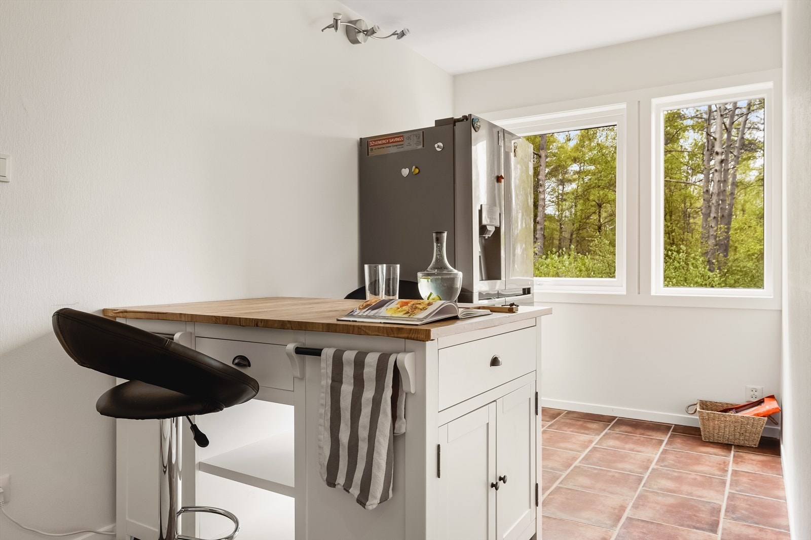 - Tidløst kjøkken med profilerte fronter - Galleribilde