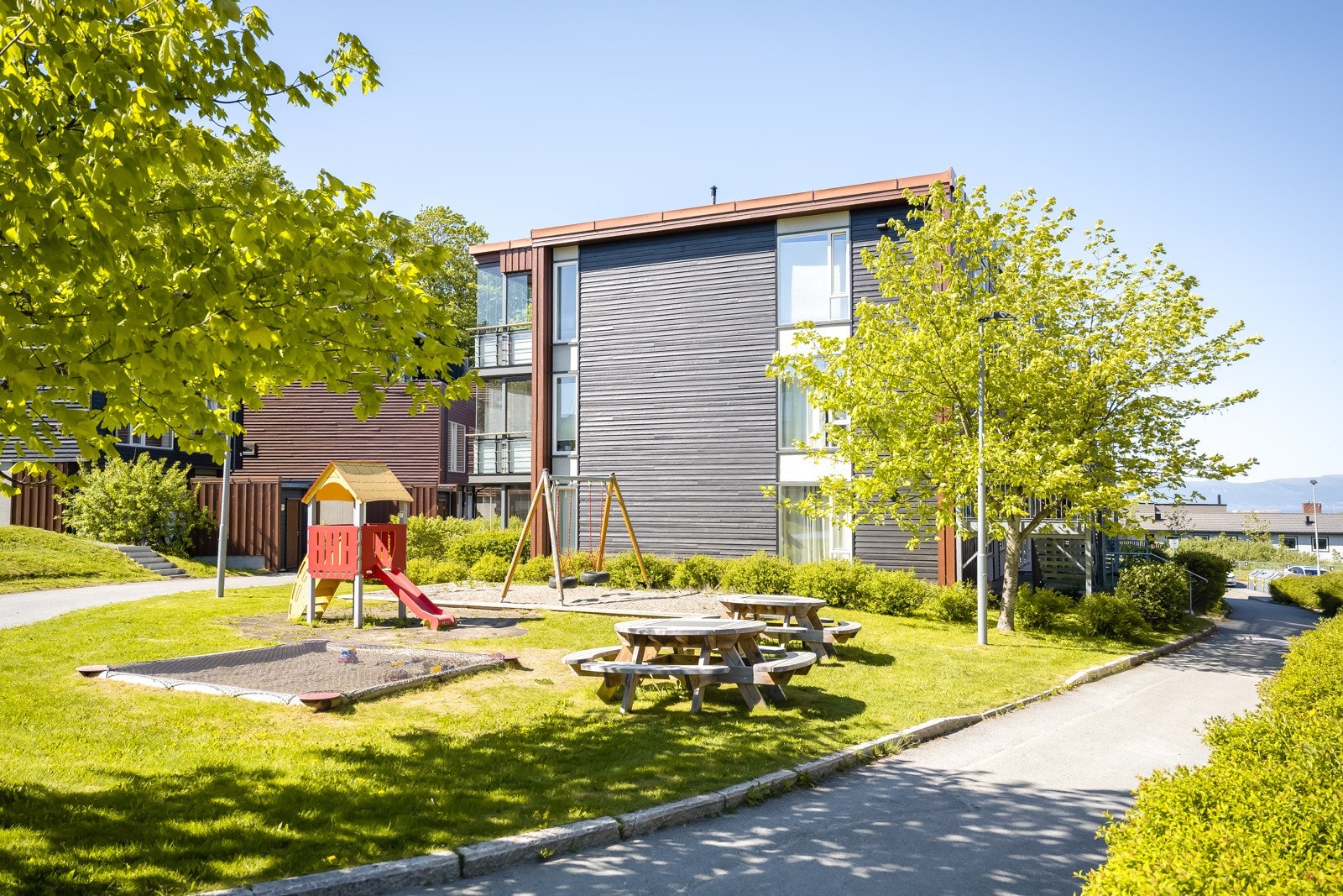 Det er ca. 1.5 km til NTNU Dragvoll som er en flott liten "søndagstur". Galleribilde