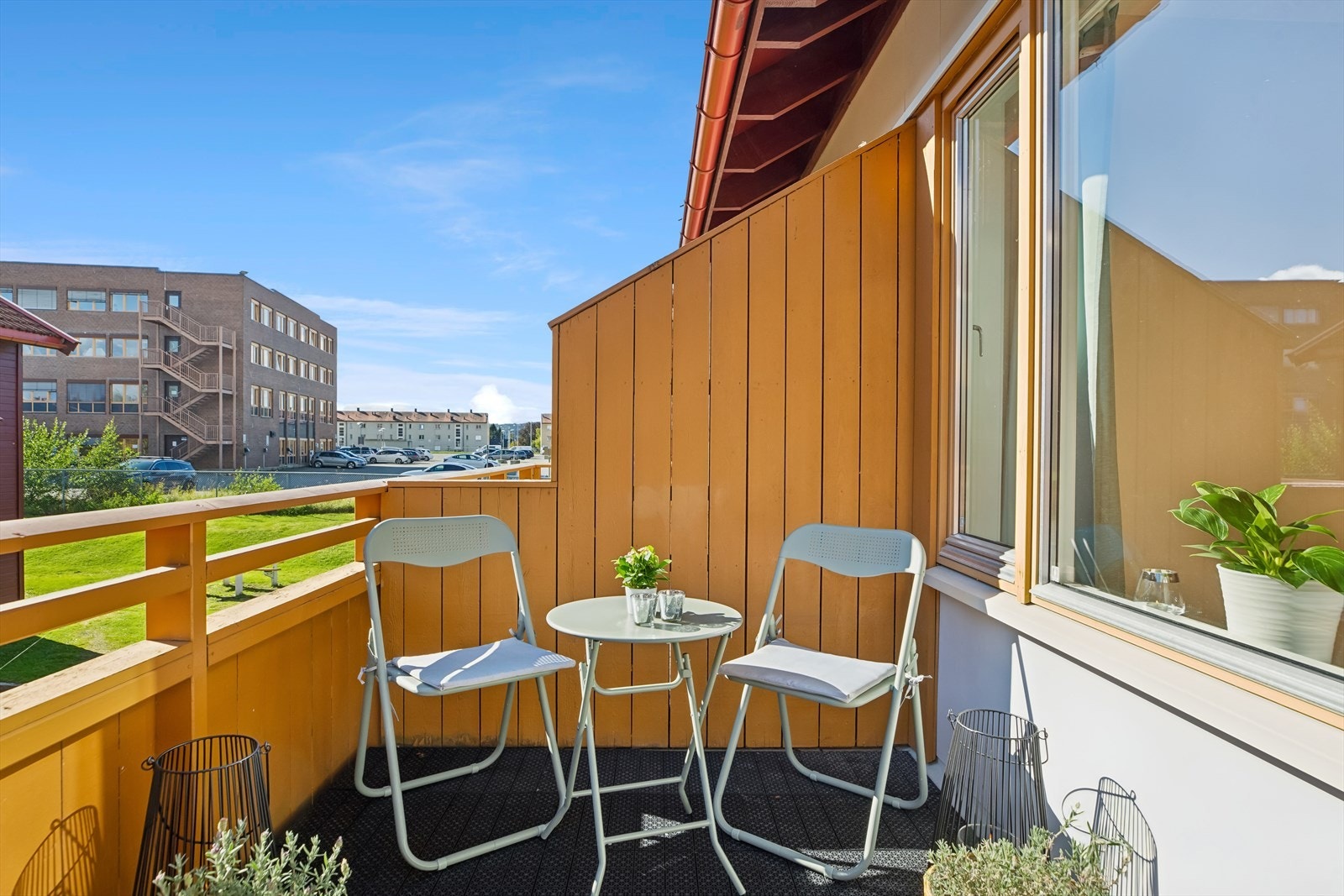 Leiligheten tilbyr også flotte solforhold man kan nyte i sommerhalvåret Galleribilde