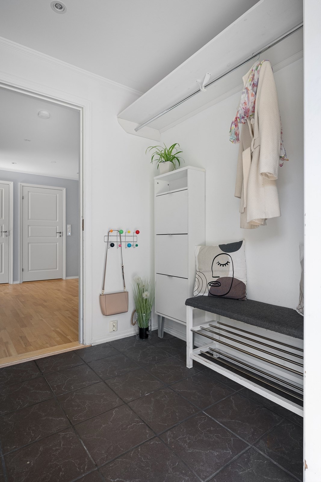 Trivelig entré med god plass til yttertøy og sko. Galleribilde