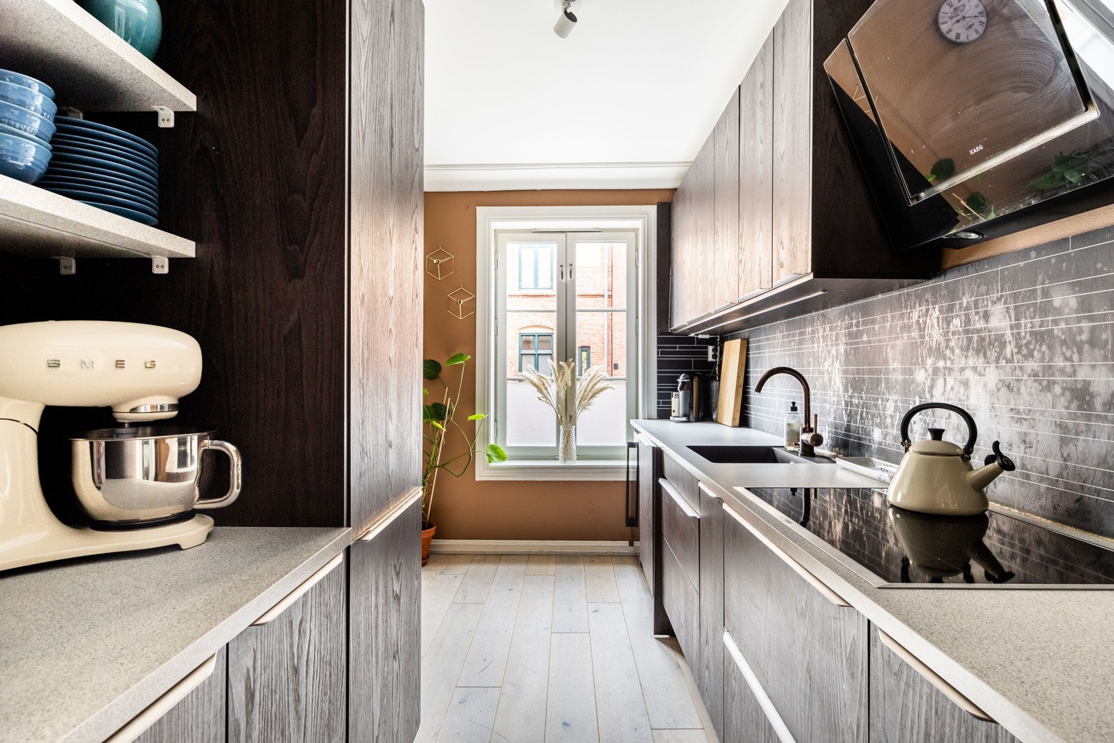 Gode integrerte hvitevarer som vasker rent, har stor overflate og gode rensemuligheter. Galleribilde