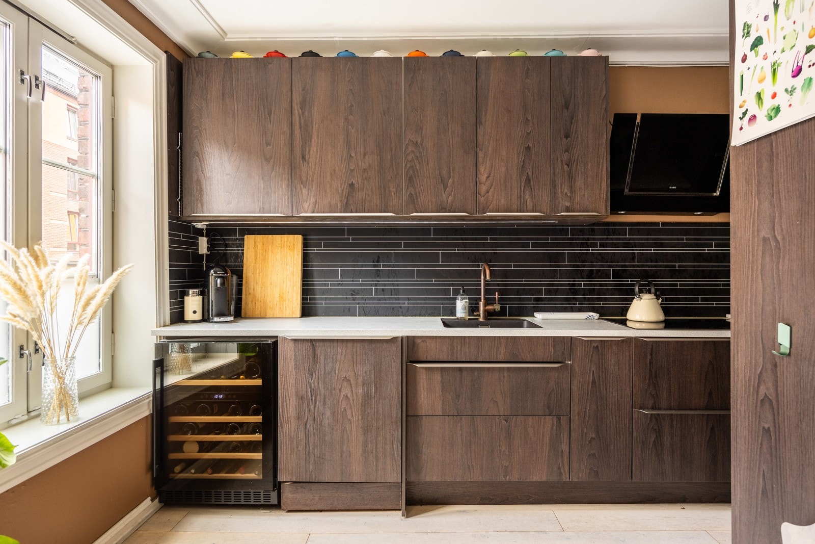 Norema kjøkkeninnredning fra 2019 med integrerte hvitevarer. Galleribilde