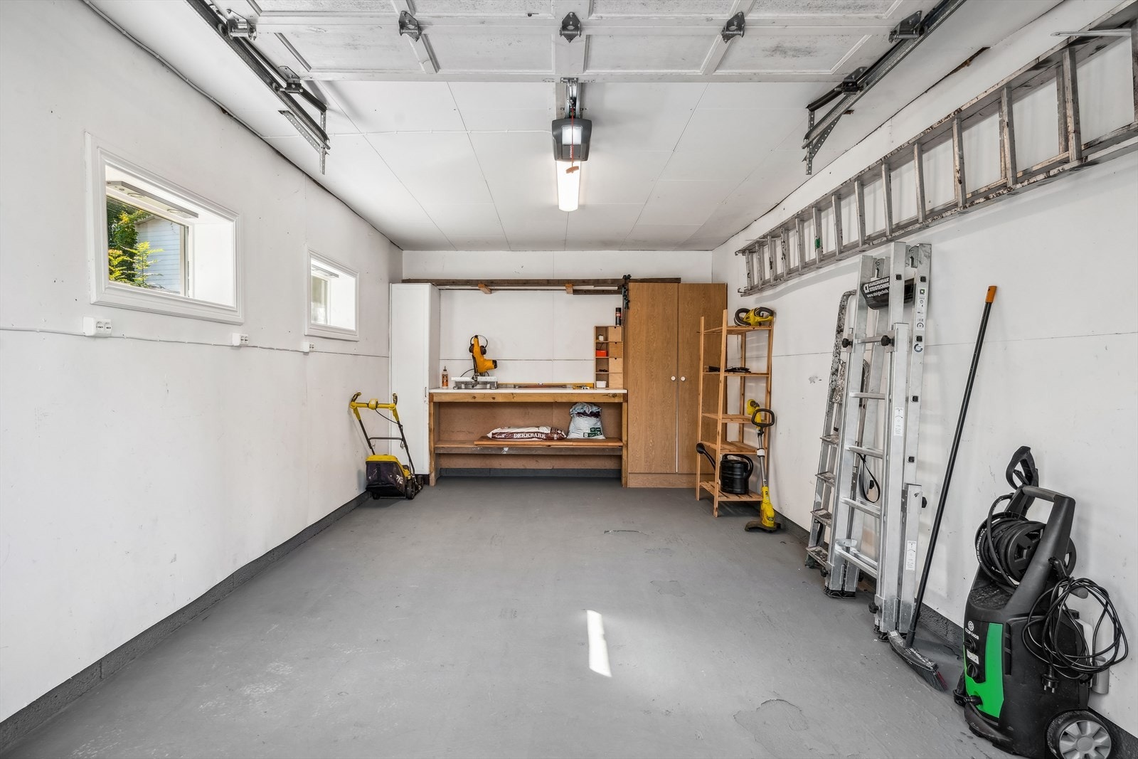 Romslig garasje på ca. 22 kvm. Galleribilde