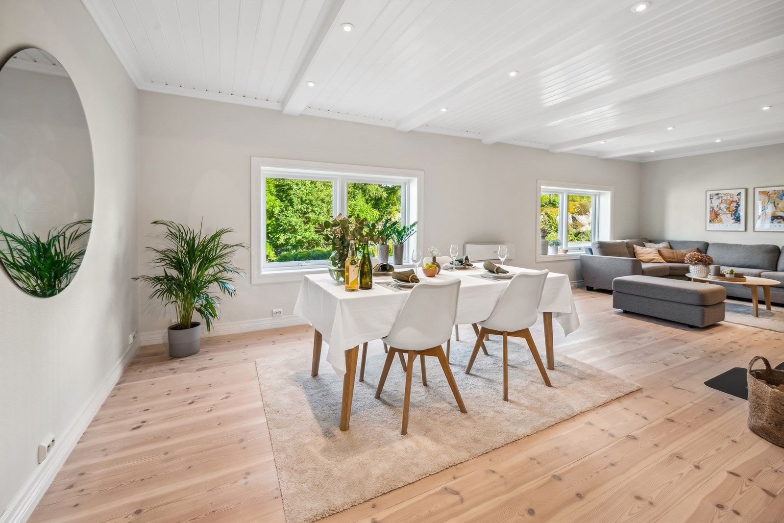 I stuen er det videre utstrakt bruk av downlights i himlingen. Galleribilde