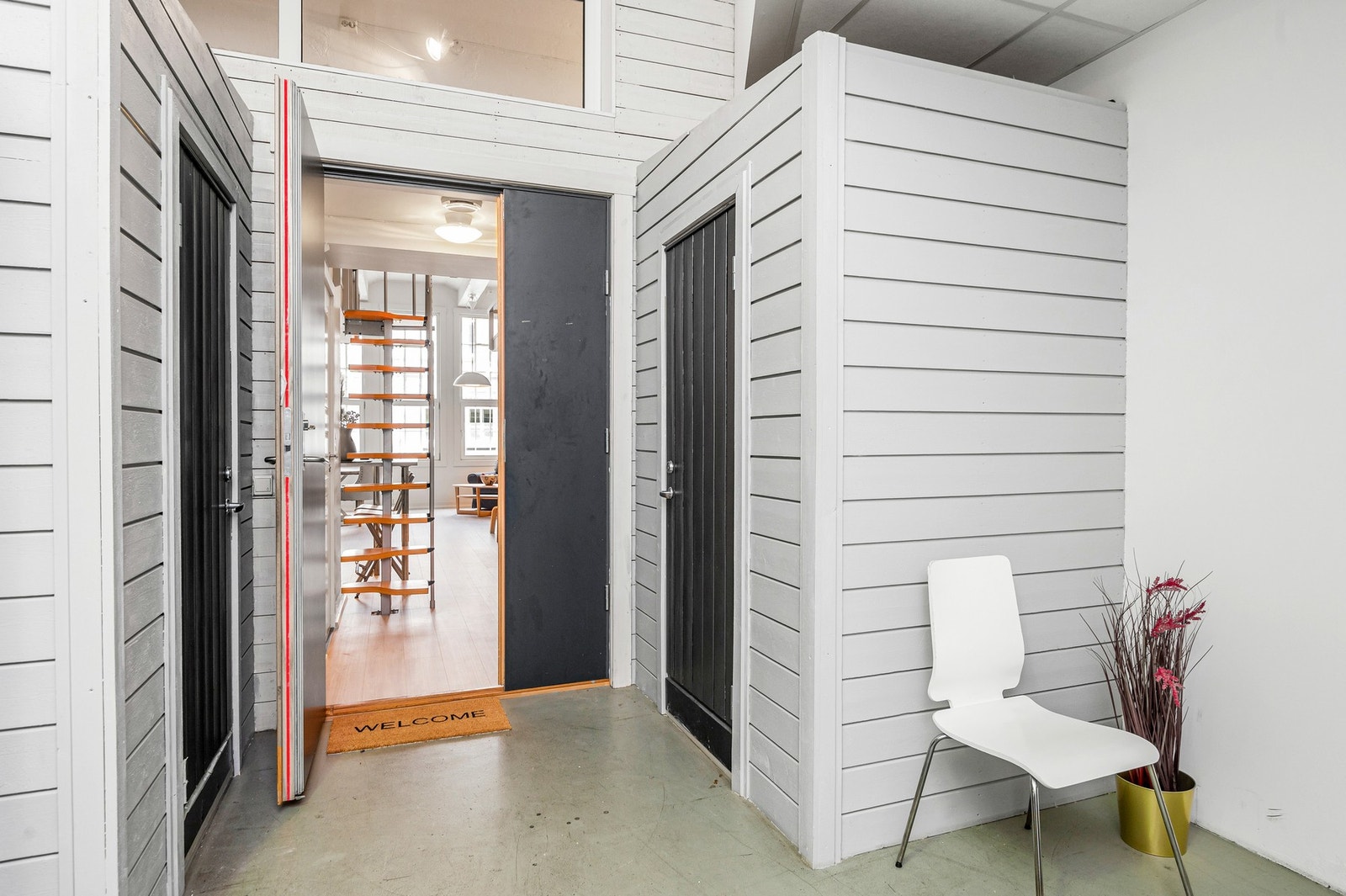 Utenfor leiligheten har du 2 praktiske boder Galleribilde