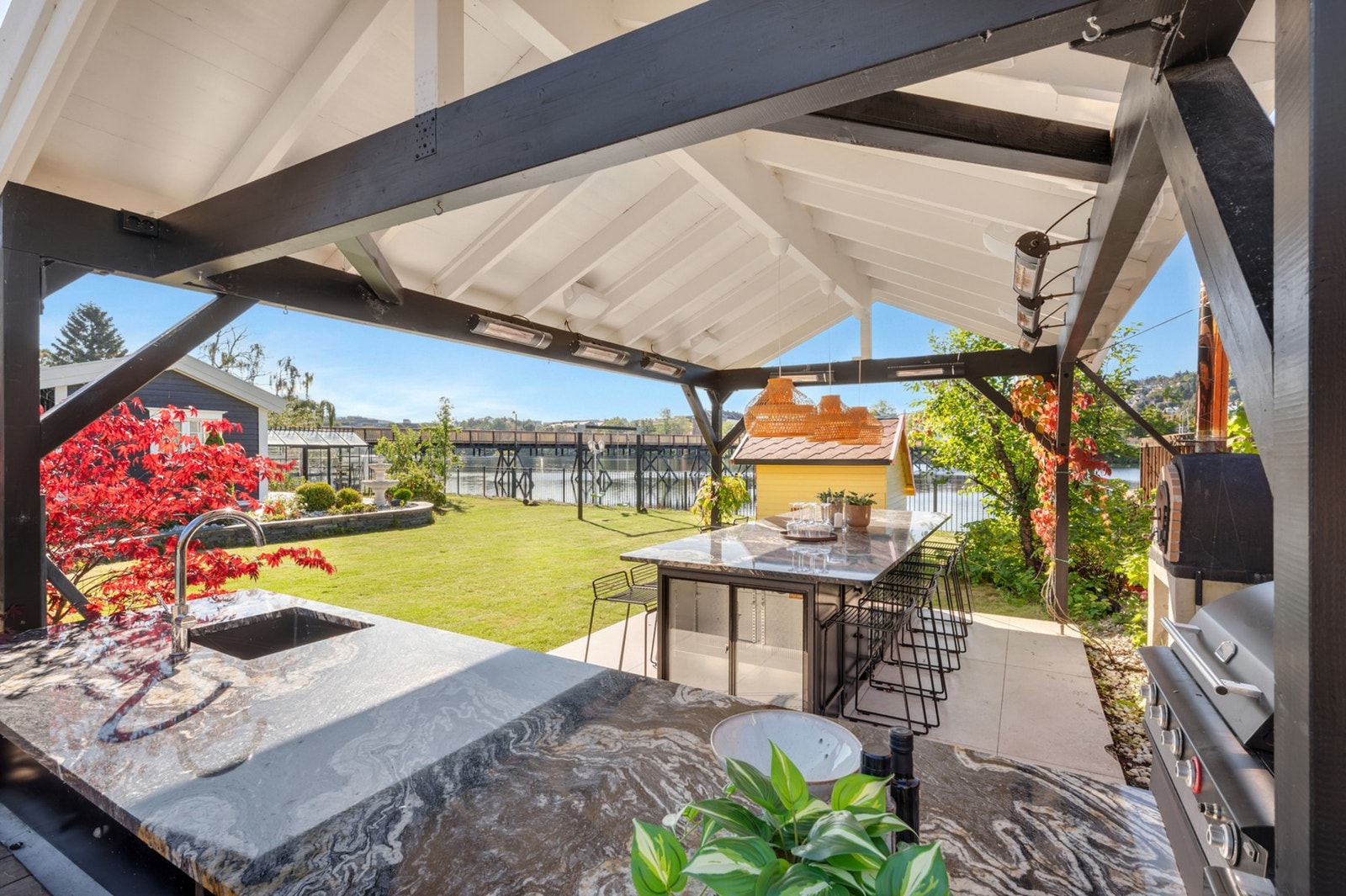 Stort utekjøkken med innlagt vann som ble etablert i 2021. Galleribilde