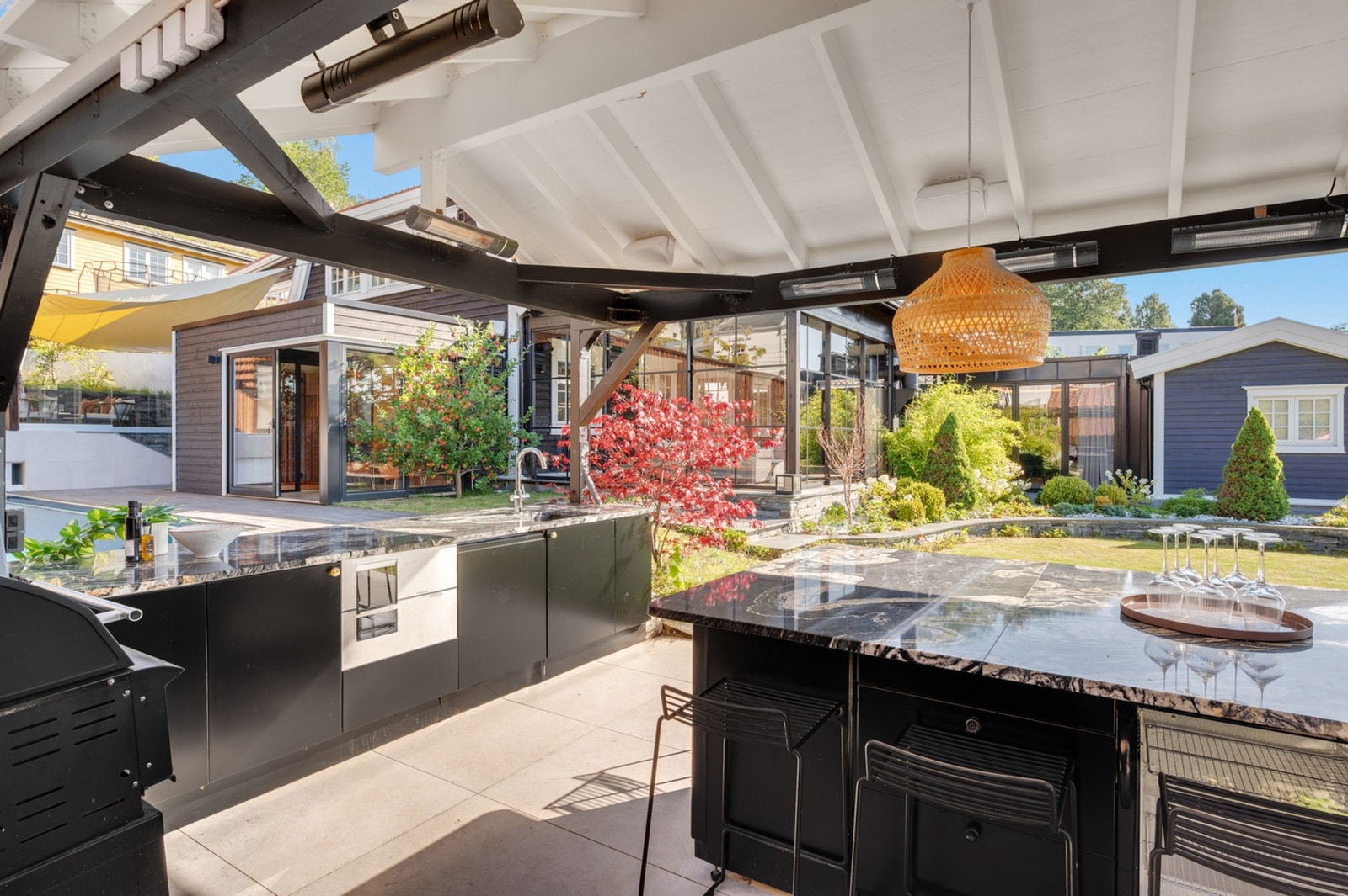 Utekjøkkenet har både oppvaskmaskin og isbitmaskin. Galleribilde