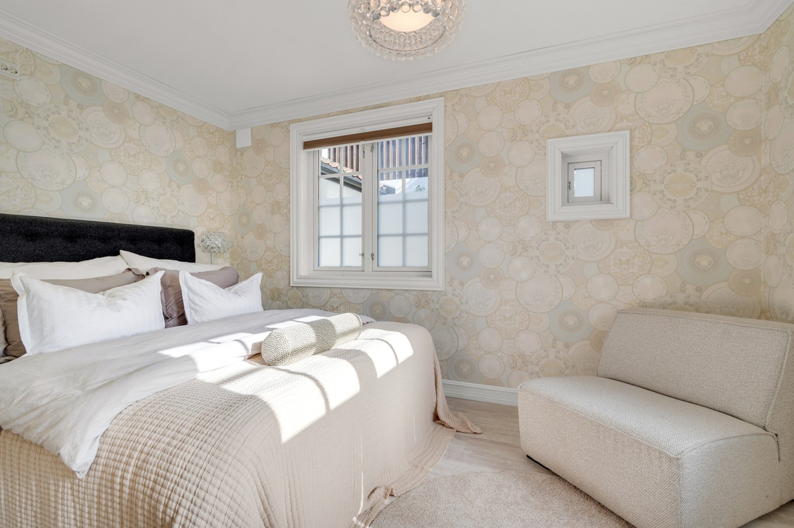 Soverom i 1.etasje er på 10 kvadratmeter. Galleribilde