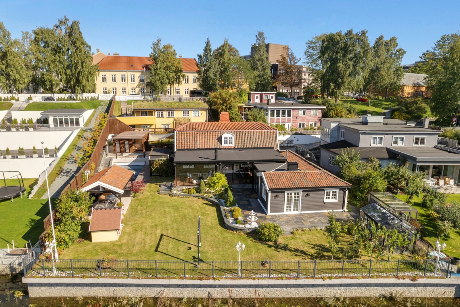 Elvegata 9 B er en sjelden mulighet i dagens boligmarked, og har en fantastisk beliggenhet like ved Nidelva. Galleribilde