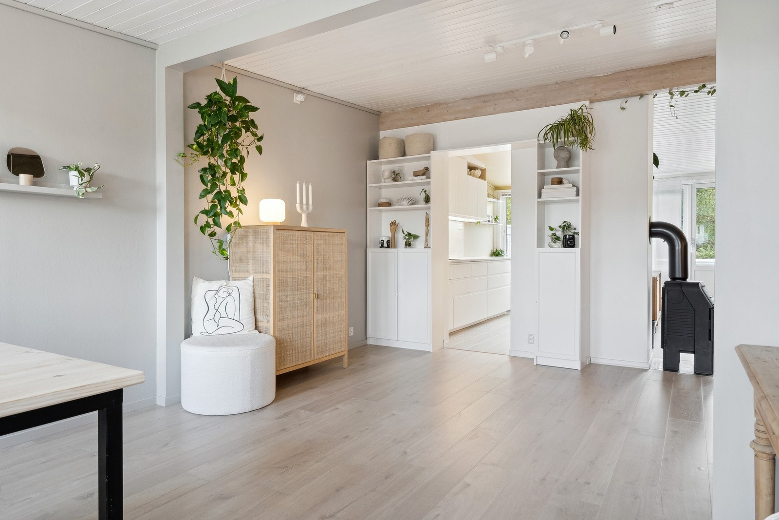 Stor og romslig stue med gode møbleringsmuligheter. Galleribilde