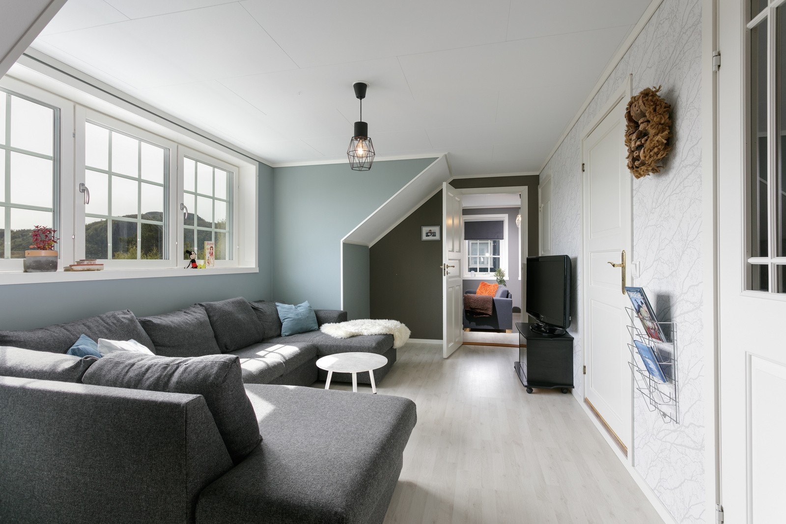 Og her er enda et trumfkort, loftstua. Praktisk, koselig, romslig og luftig. Galleribilde