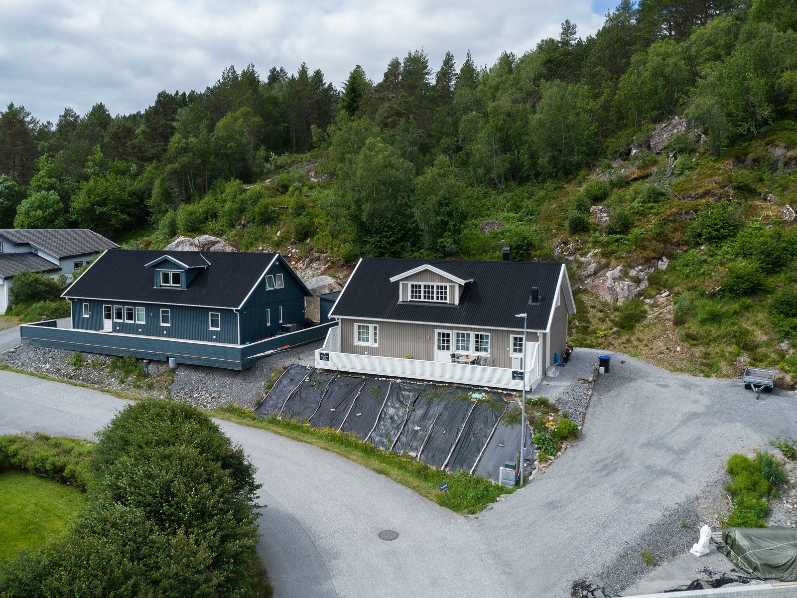 Fjellvegen 31 har lettstelt tomt og ligger tett på naturen og turområder. Galleribilde