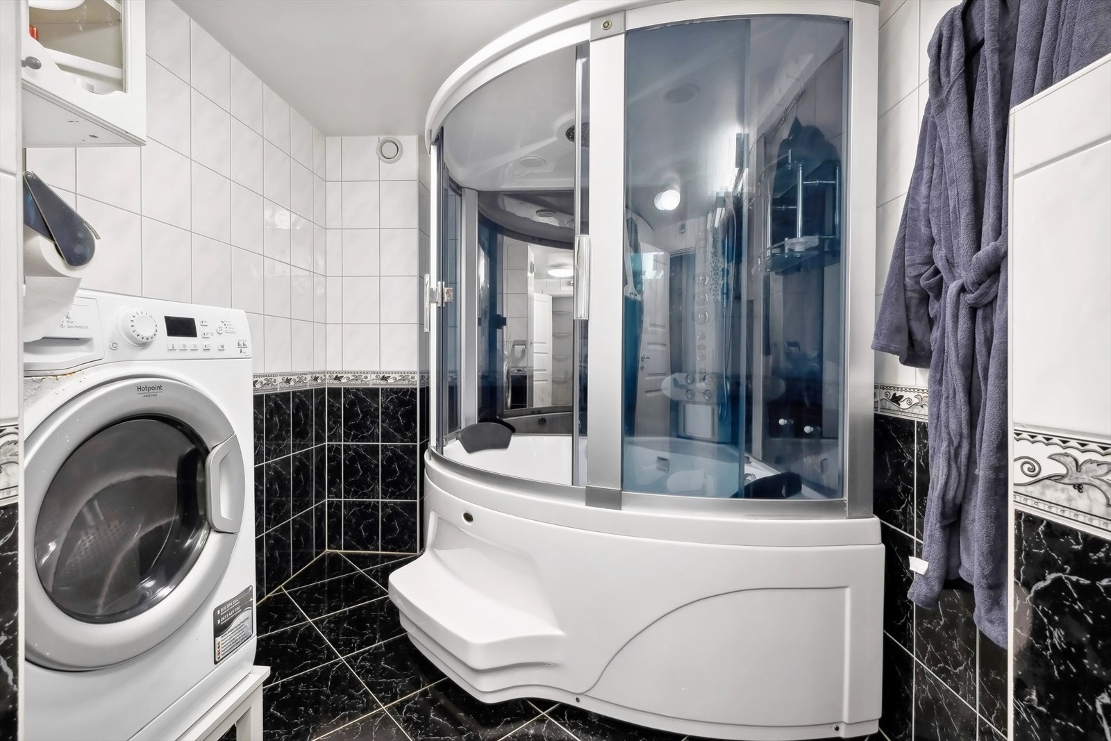 Det er opplegg for både vaskemaskin og tørketrommel. Galleribilde