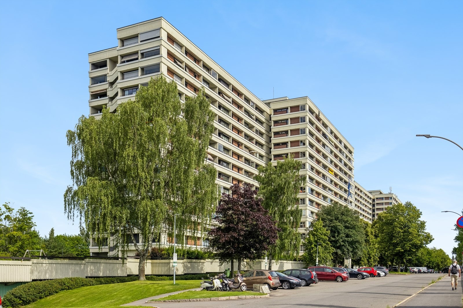 Tveita borettslag er ett av Norges største borettslag, med 819 andelsleiligheter fordelt på tre blokker, hver med 13 etasjer. Galleribilde