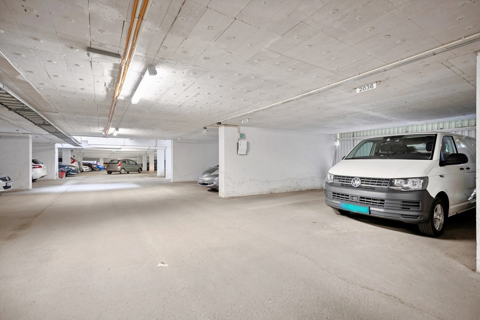 Leiligheten disponerer egen plass i garasjeanlegg. Opplegg for el-bil lader. Galleribilde