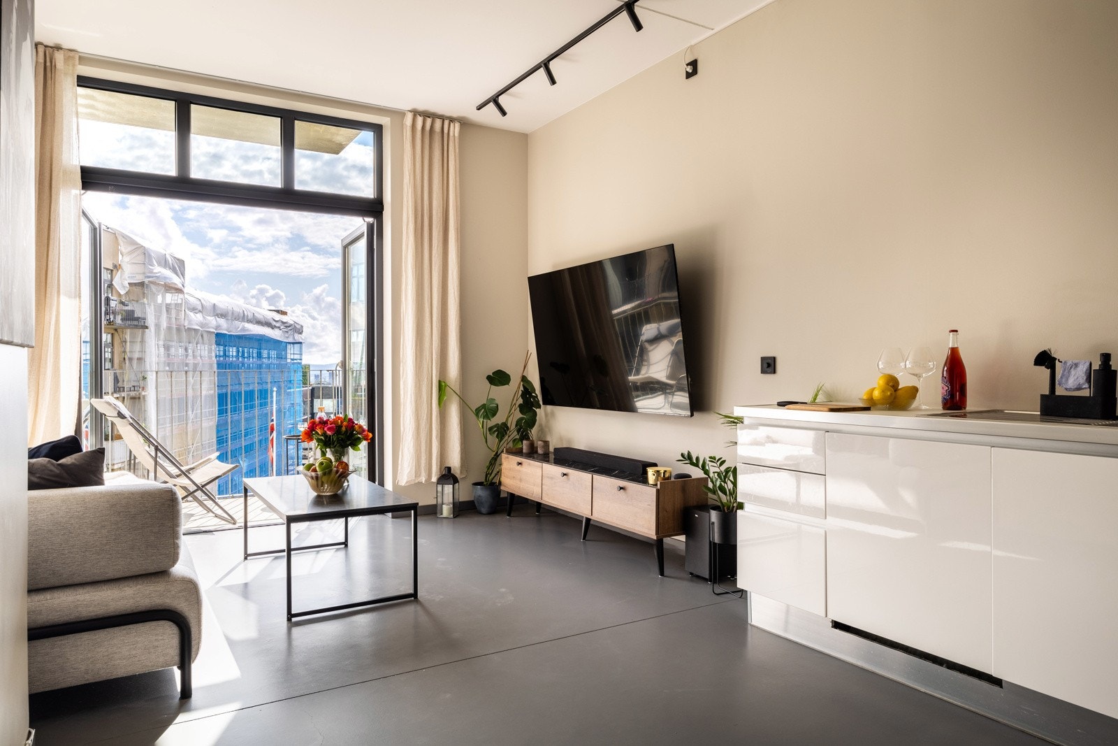 Stuen kan enkelt innredes med ønskelige møblementer. Galleribilde