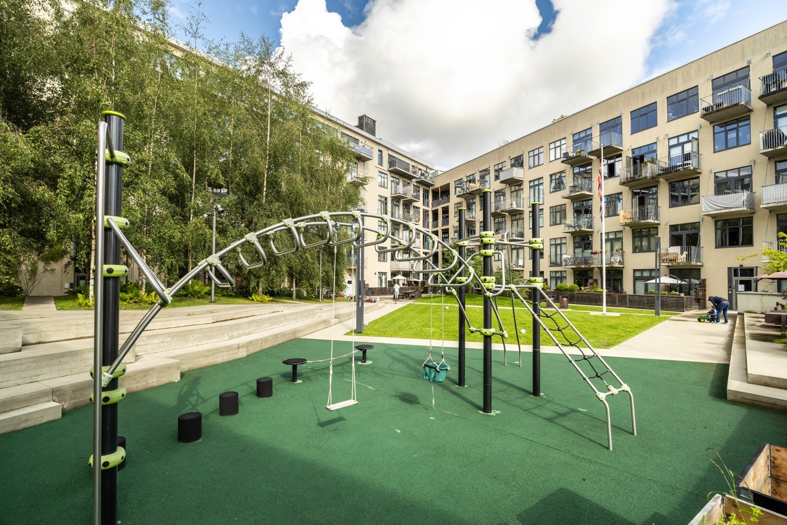 Felles bakgård. Galleribilde