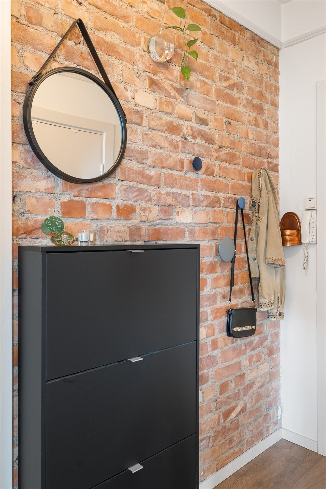 Entréen sikrer et godt førsteinntrykk av leiligheten. Galleribilde