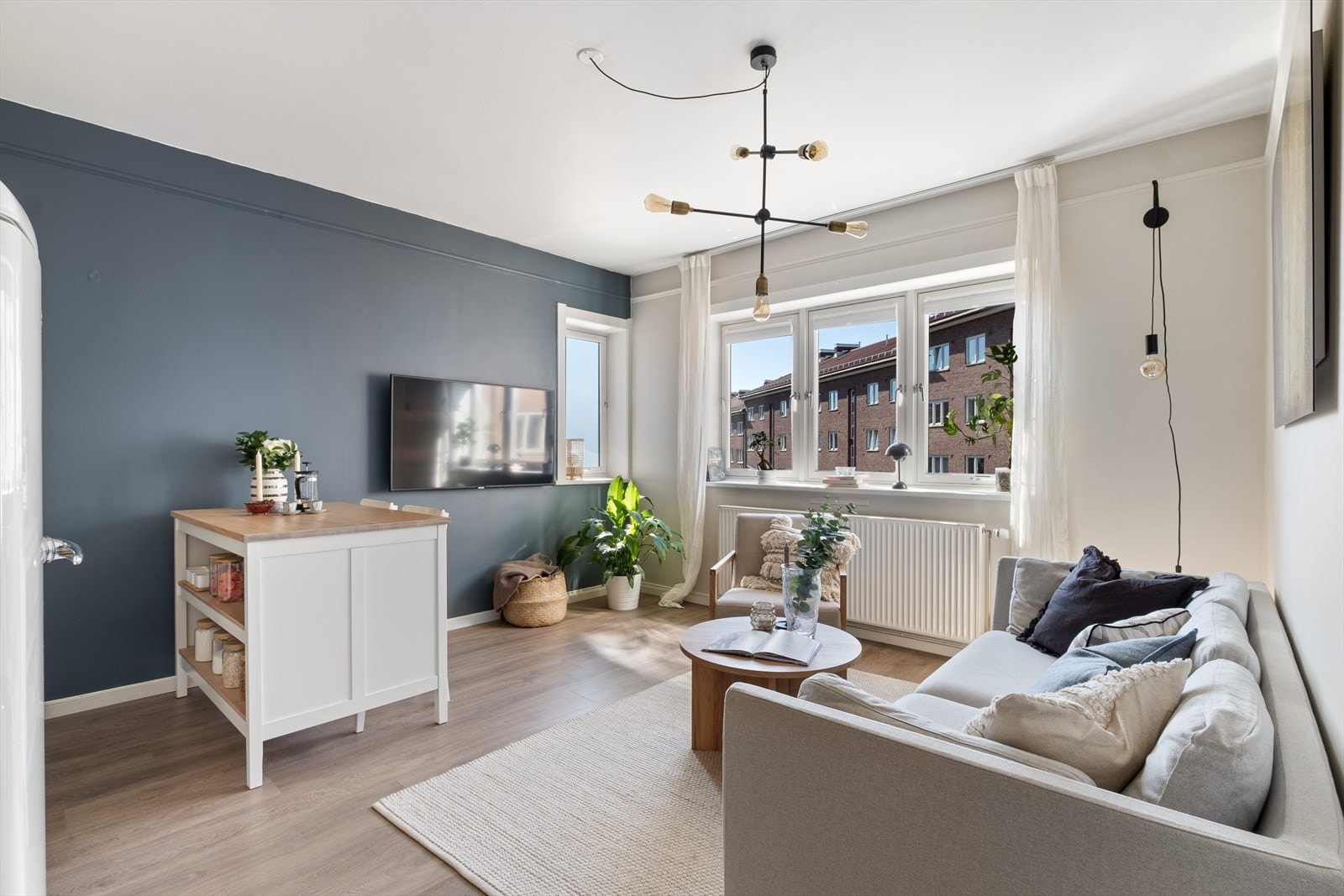 Nordvik v/Moestue har gleden av å presentere en lys, innbydende og arealeffektiv 2-roms leilighet med en sentral og attraktiv beliggenhet på Rodeløkka! Husk visningspåmelding! Galleribilde