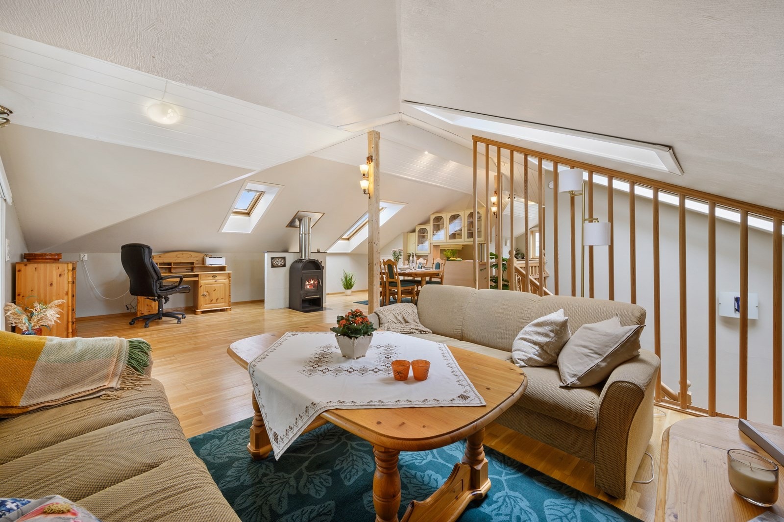 - Stuen har en praktisk løsning som gir rom for flere møbleringsplaner - Galleribilde