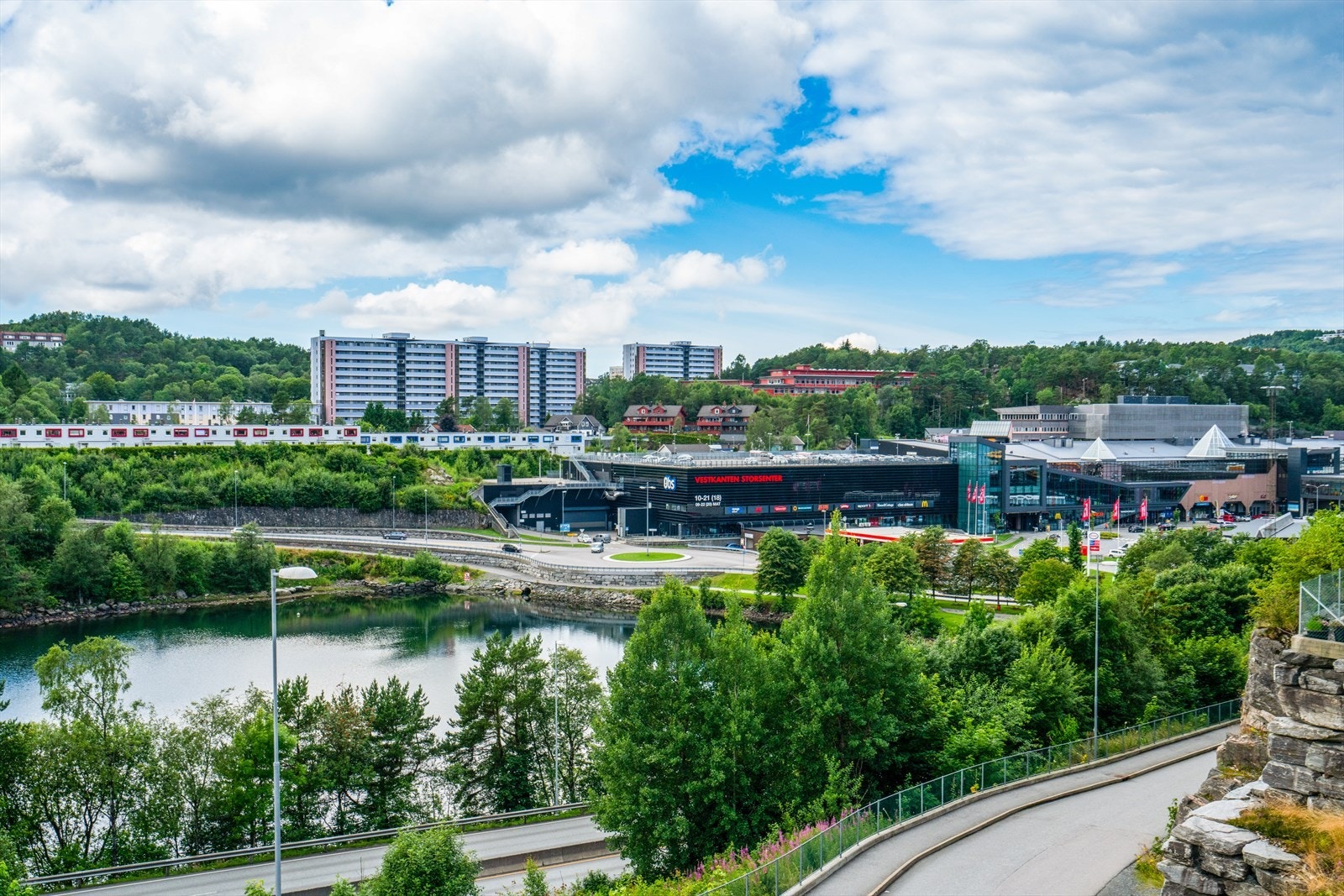 - 6 minutters kjøring til Vestkanten Storsenter - Galleribilde