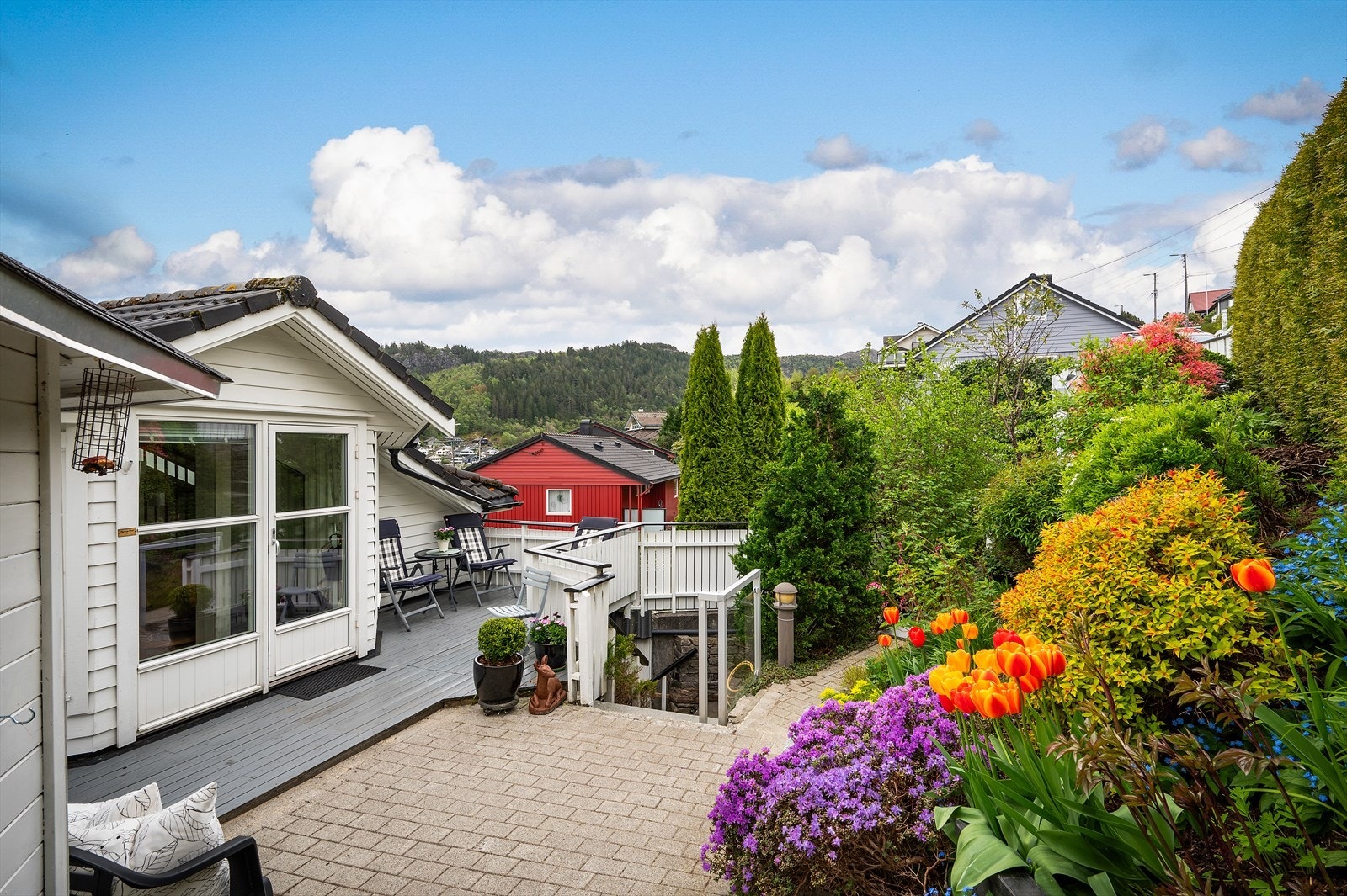 - Bo i rolige omgivelser men likevel svært sentralt med kort vei til dagligvarebutikk, Vestkanten, barnehager og skoler - Galleribilde