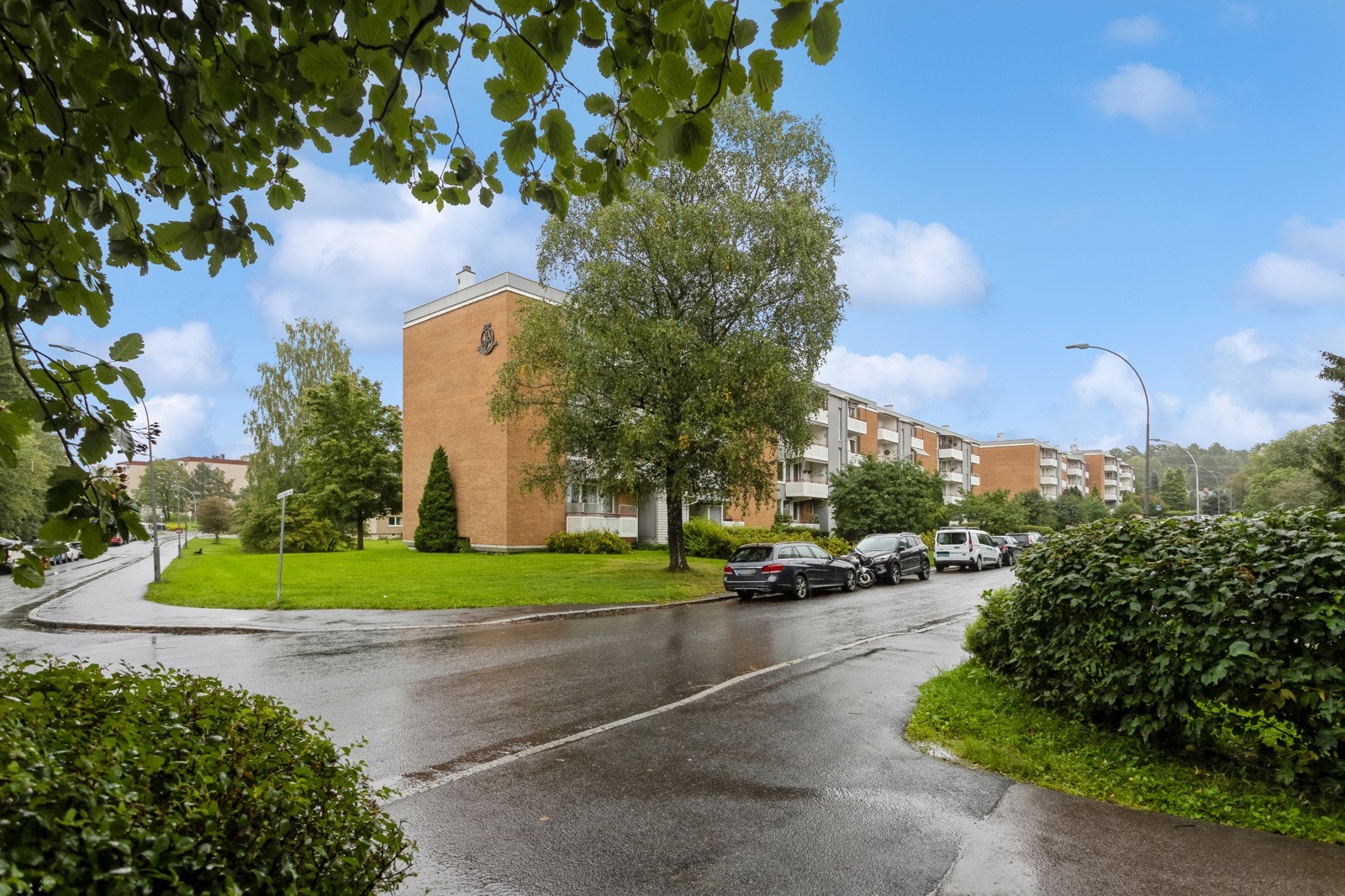Boligen ligger sentalt på Manglerud i grønne omgivelser. Galleribilde