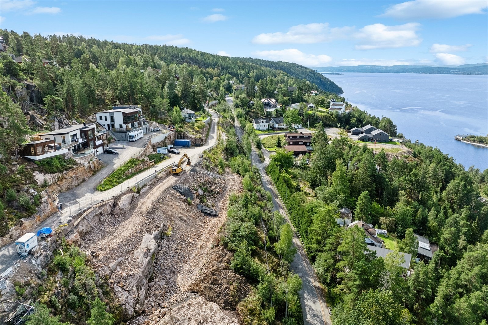 Vei helt inn til tomtene. Galleribilde