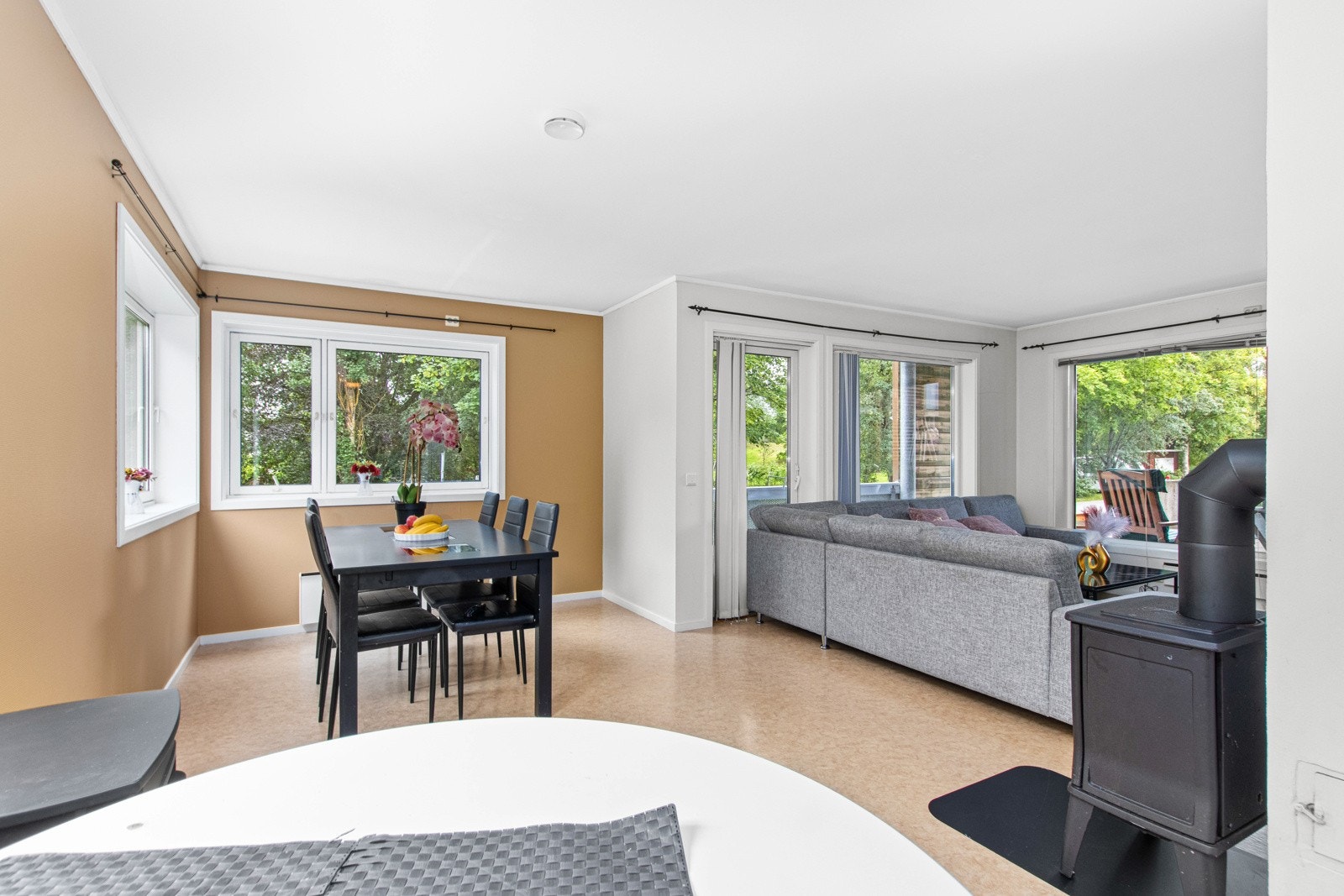 Fra leiligheten er det kort vei til nærmeste dagligvarebutikk. Galleribilde