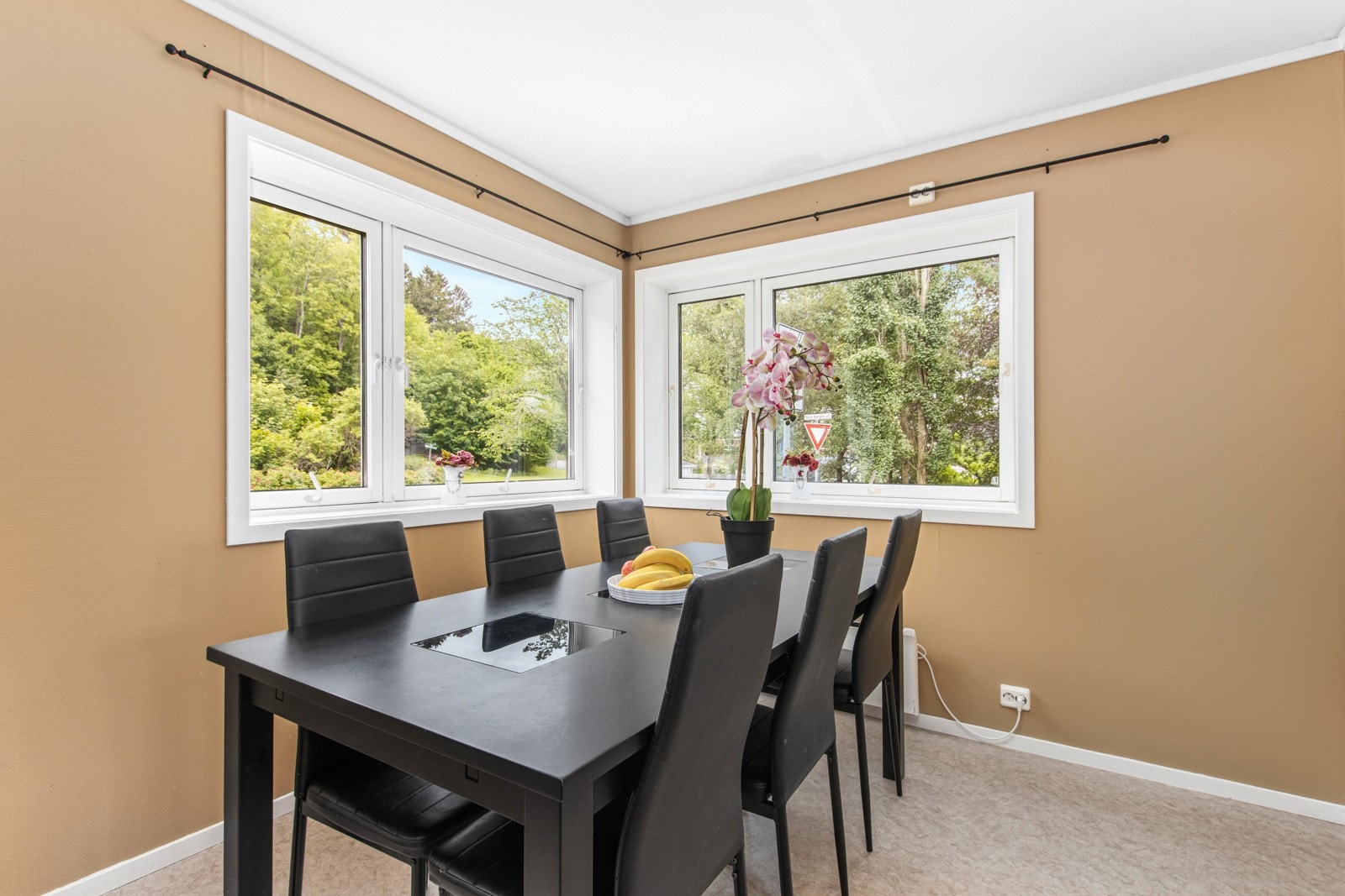 Leiligheten ligger i hjørne og har gode vindusflater som slipper inn masse lys. Galleribilde