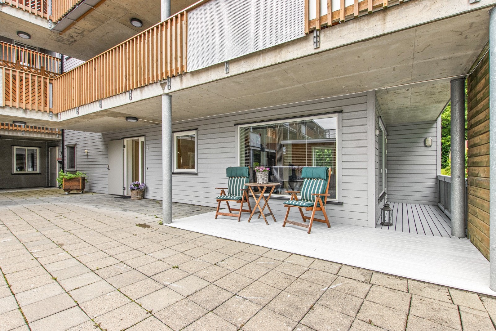 Terrasse på bakkeplan som har gode solforhold i sør. Galleribilde