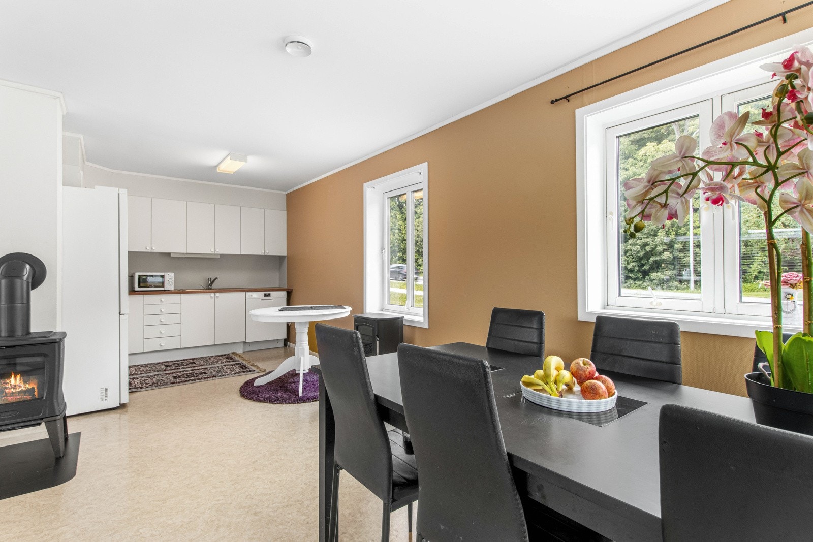 God plass for spisebord i tilknytning kjøkken. Galleribilde