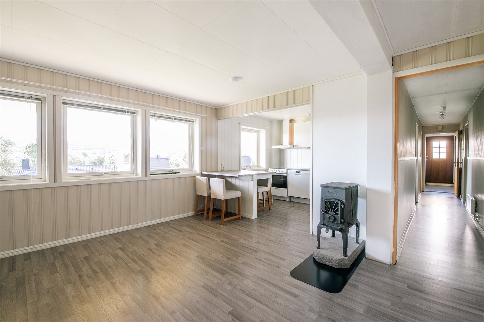 Utleiedelen har inngang både fra utsiden og fra 1. etg. Leiligheten fremstår med et bruksareal på cirka 67 m2. Galleribilde