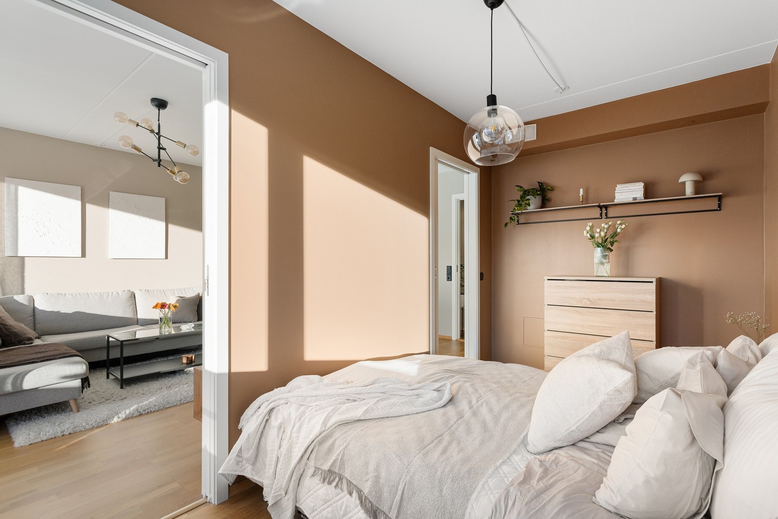 Soverommet er som i likhet med resten av leiligheten holdt i en moderne farge. Galleribilde