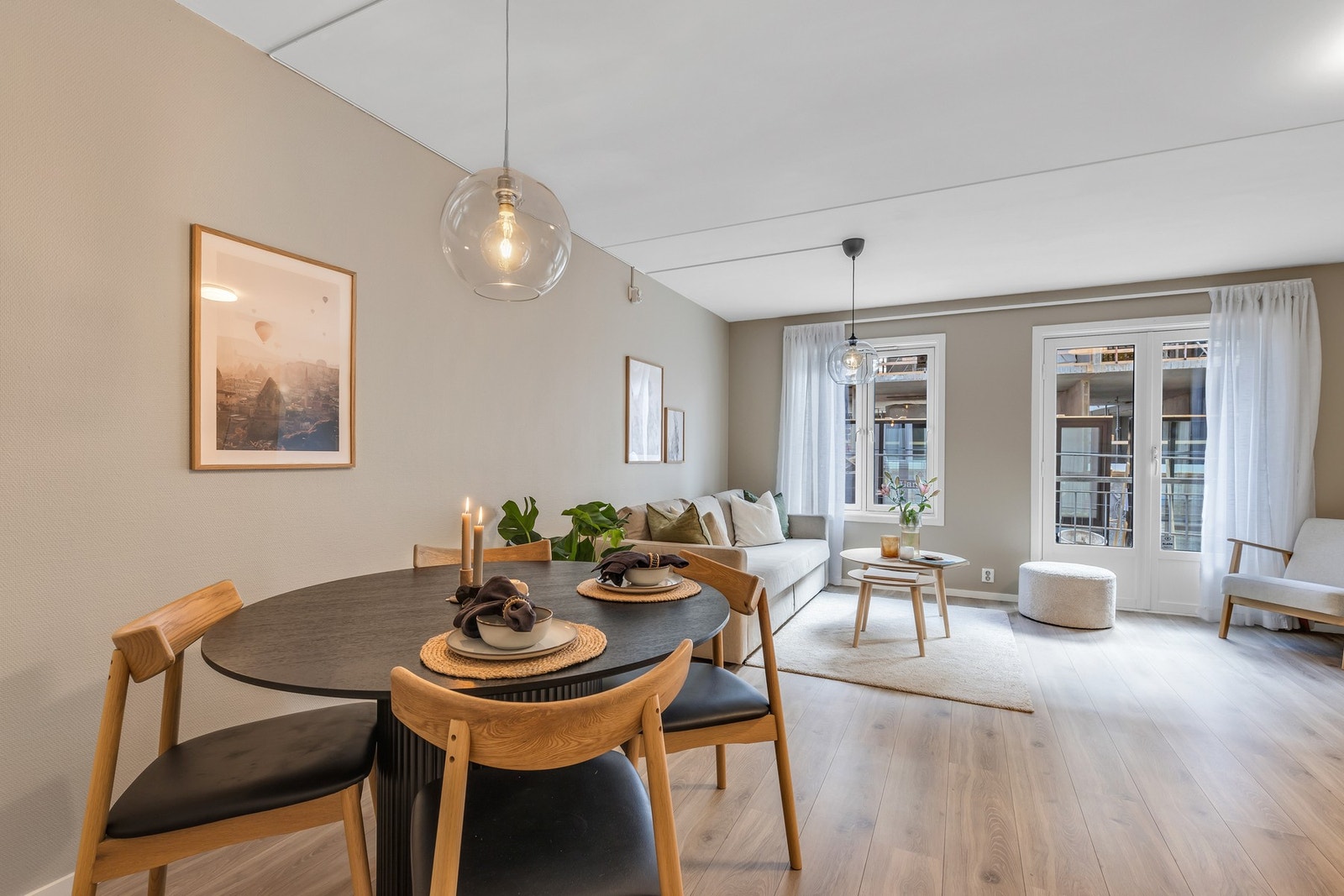 Leiligheten er malt i en tidsriktig farge og har elektrisk oppvarming. Galleribilde