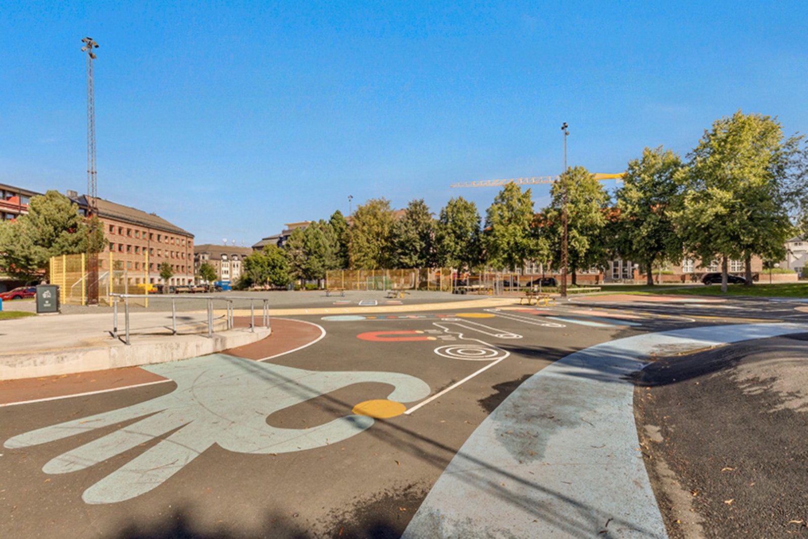 I nærområdet finner du et flott utarbeidet leke- og fritids område. Galleribilde