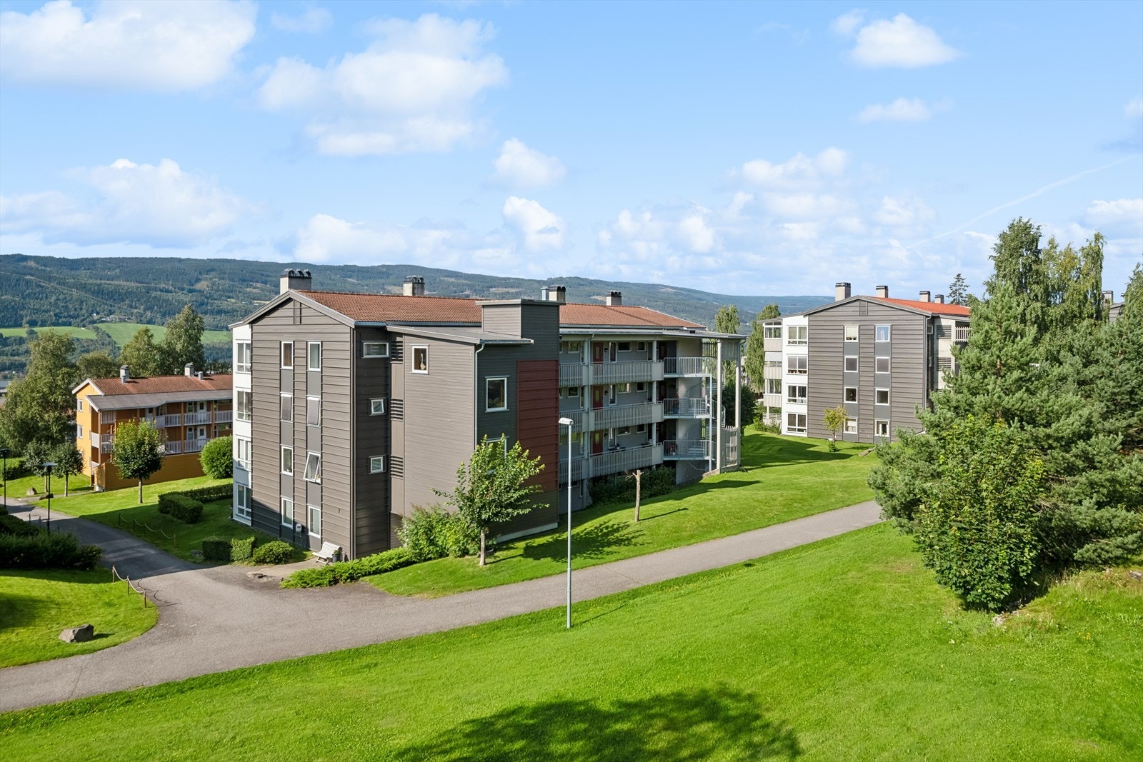 Beliggenheten er svært attraktiv med kort vei til sentrum og alle nødvendige fasiliteter. Galleribilde