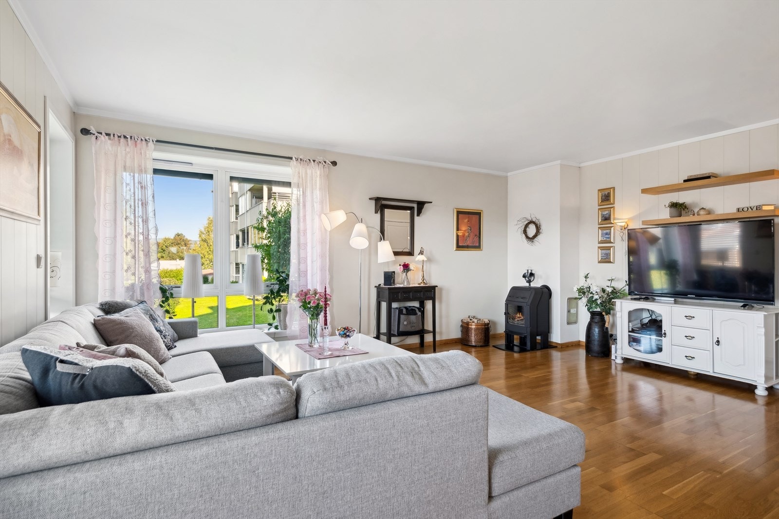 Stuen er et delikat rom med gode møbleringsmuligheter. Galleribilde