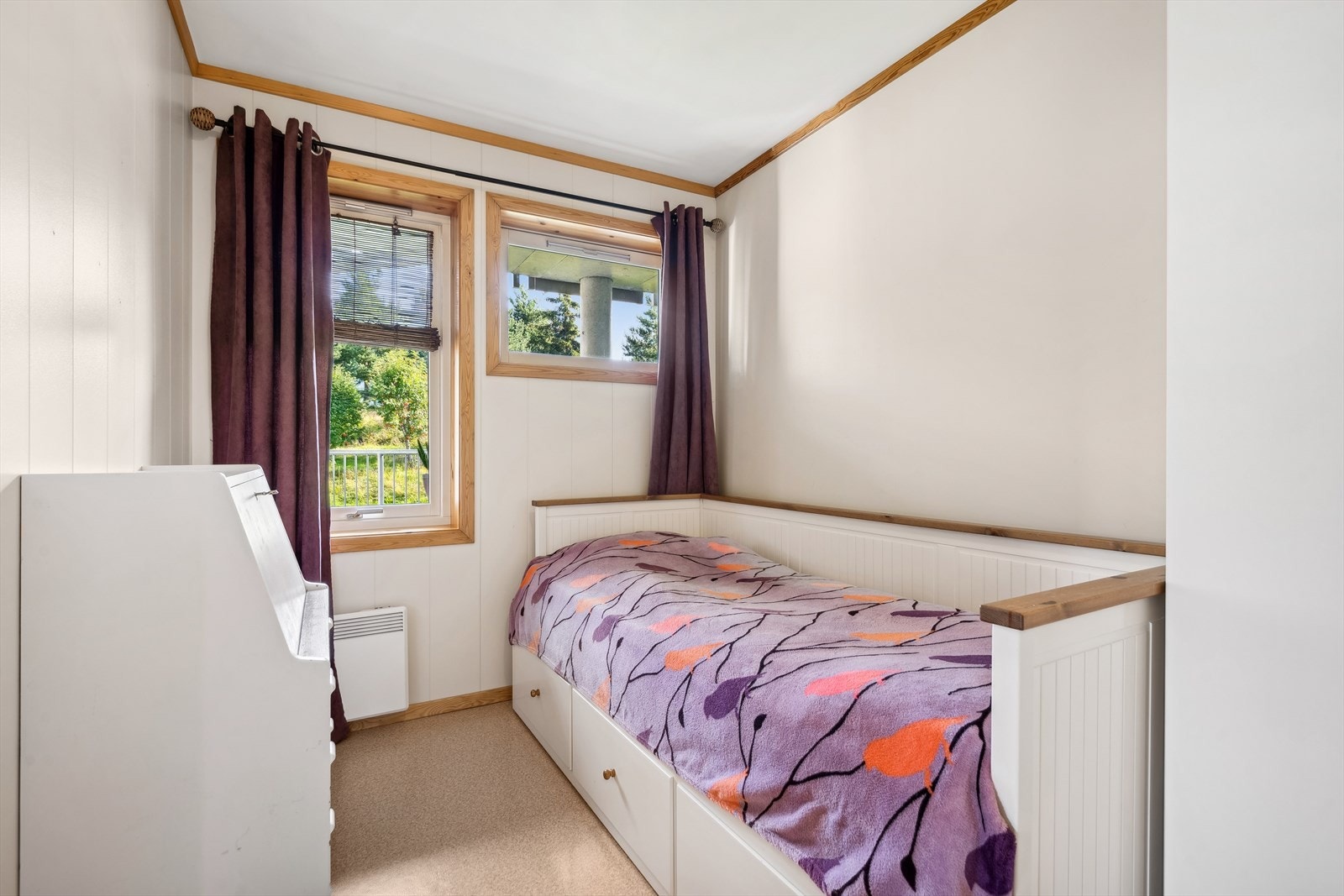 De andre soverommene er også av god størrelse med plass til en større seng og annet ønskelig møblement. Galleribilde