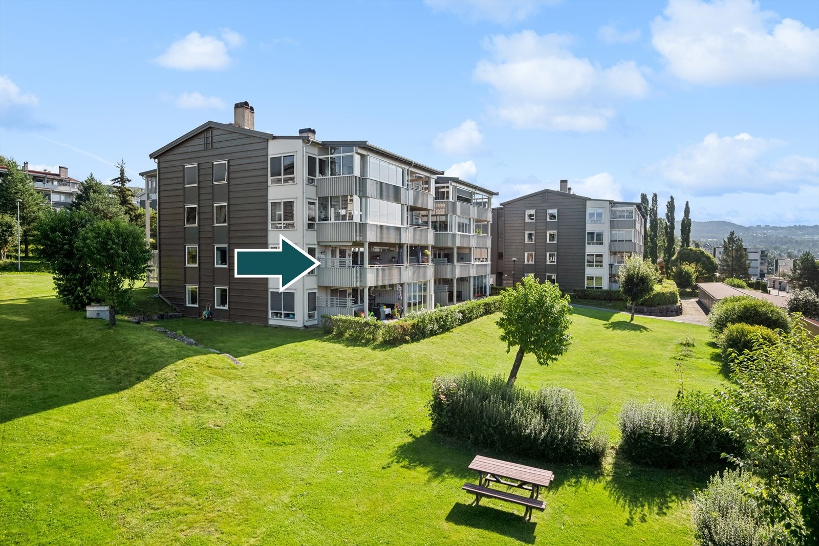 Kathrine Rosenvinge v/DNB Eiendom presenterer Oskar Skoglys veg 7! Galleribilde