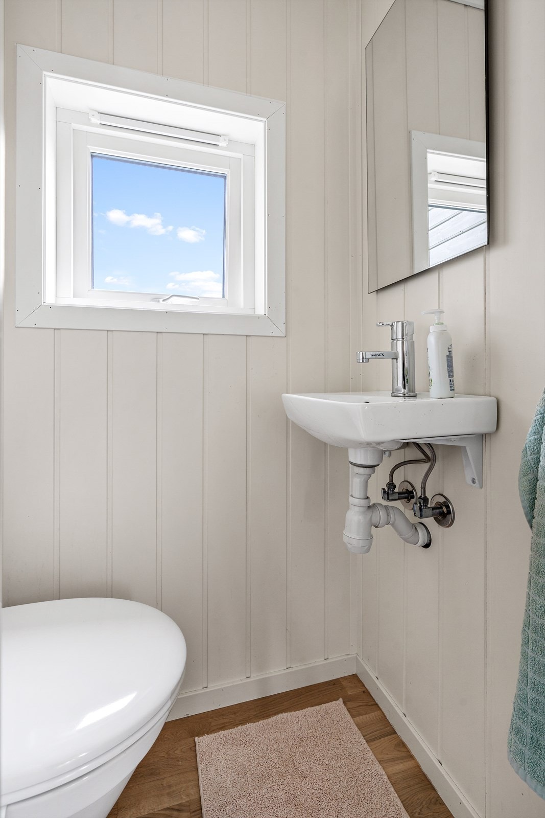 Gjestetoalett i 1.etasje. Galleribilde