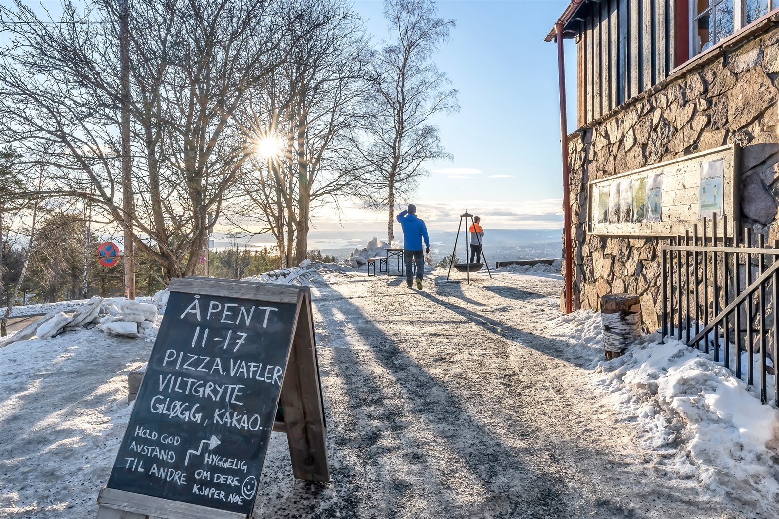 Her er det variert matservering, samt godt drikke. Galleribilde