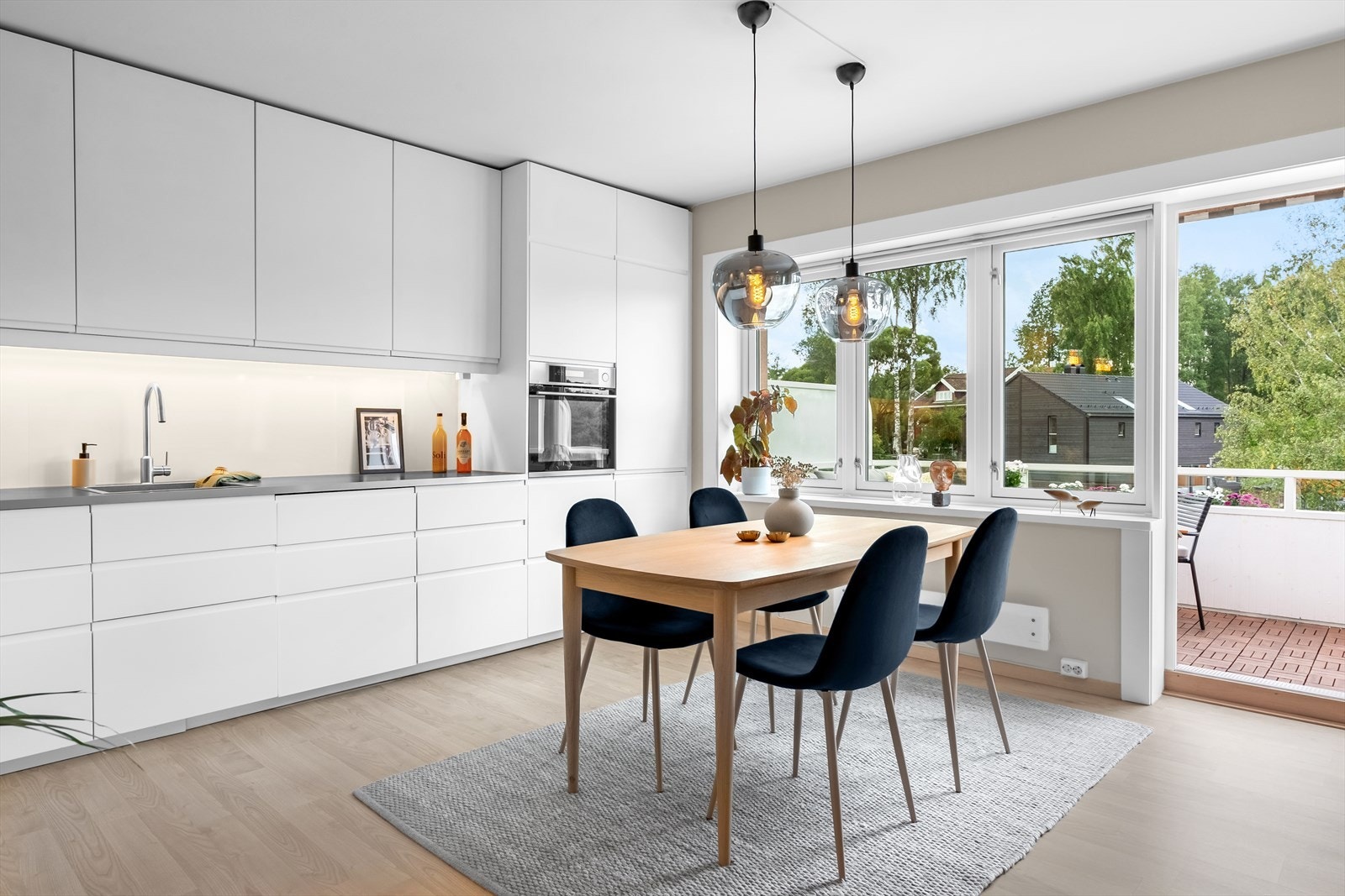 Trivelig spiseplass med fin utsikt. Galleribilde