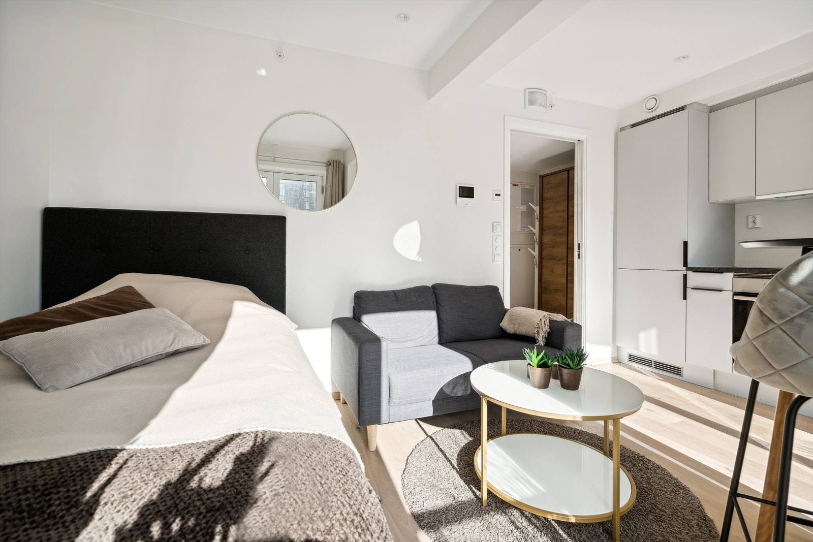 Det er vannbåren gulvvarme som gir energivennlig oppvarming og balansert ventilasjon som sørger for et godt inneklima Galleribilde