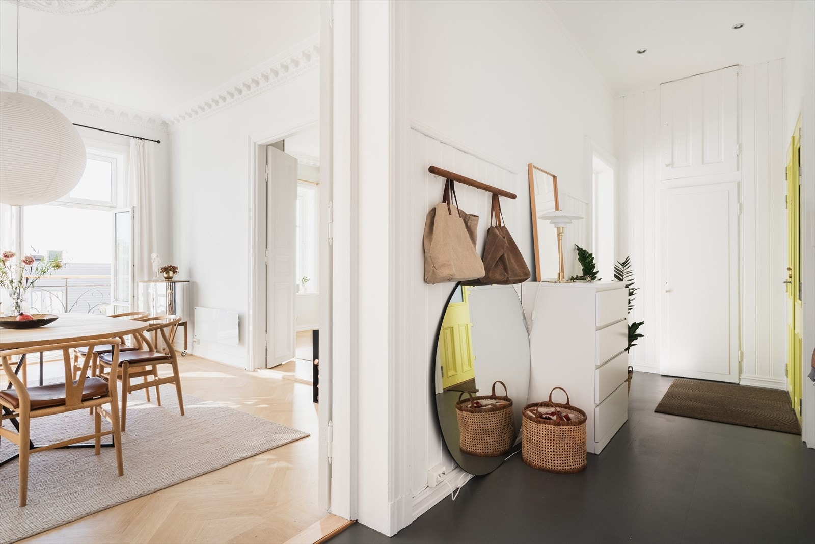 Leiligheten har en praktisk entré/gang som gir tilgang til boligens øvrige rom Galleribilde
