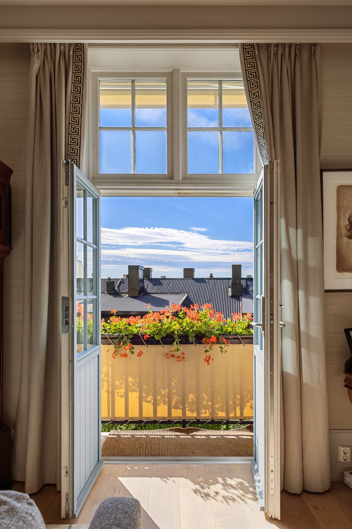 Leiligheten inkluderer to balkonger - en på ca. 4 kvm med adkomst fra stuen og en på ca. 2 kvm med adkomst fra kjøkkenet. Galleribilde