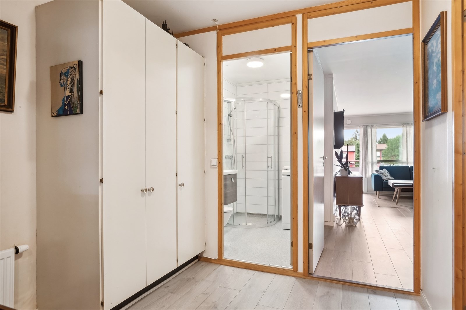 Entre med god plass til oppbevaring Galleribilde