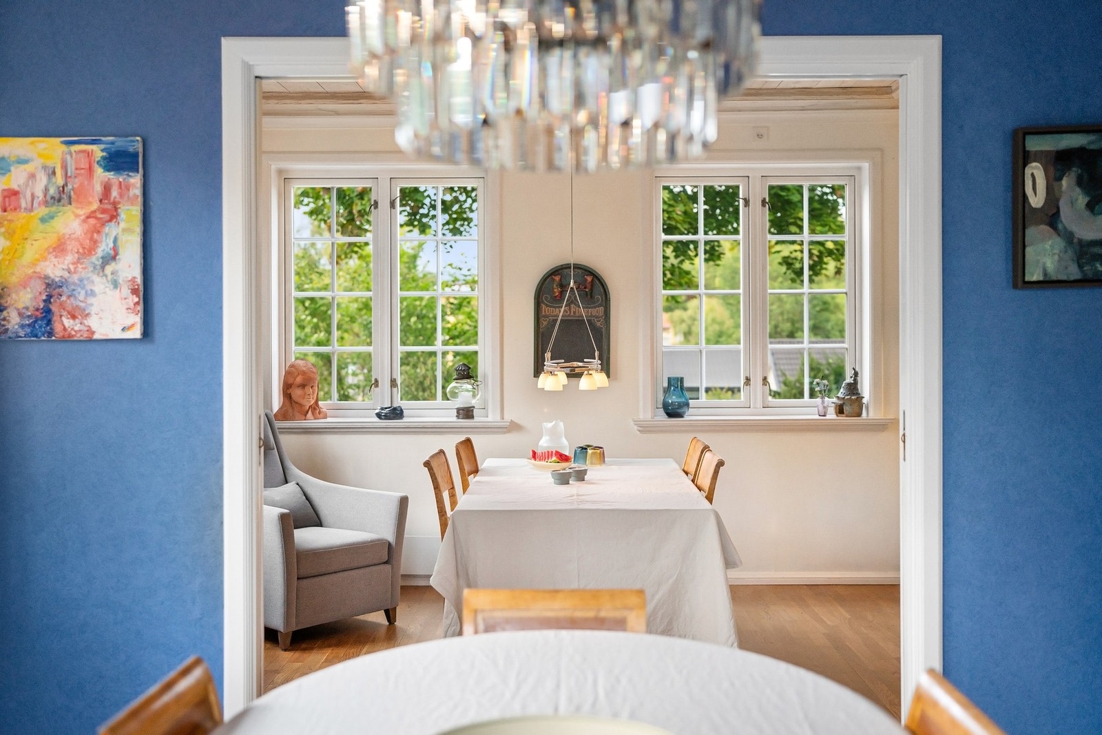 Spisestuen i direkte tilknytning til kjøkkenet Galleribilde