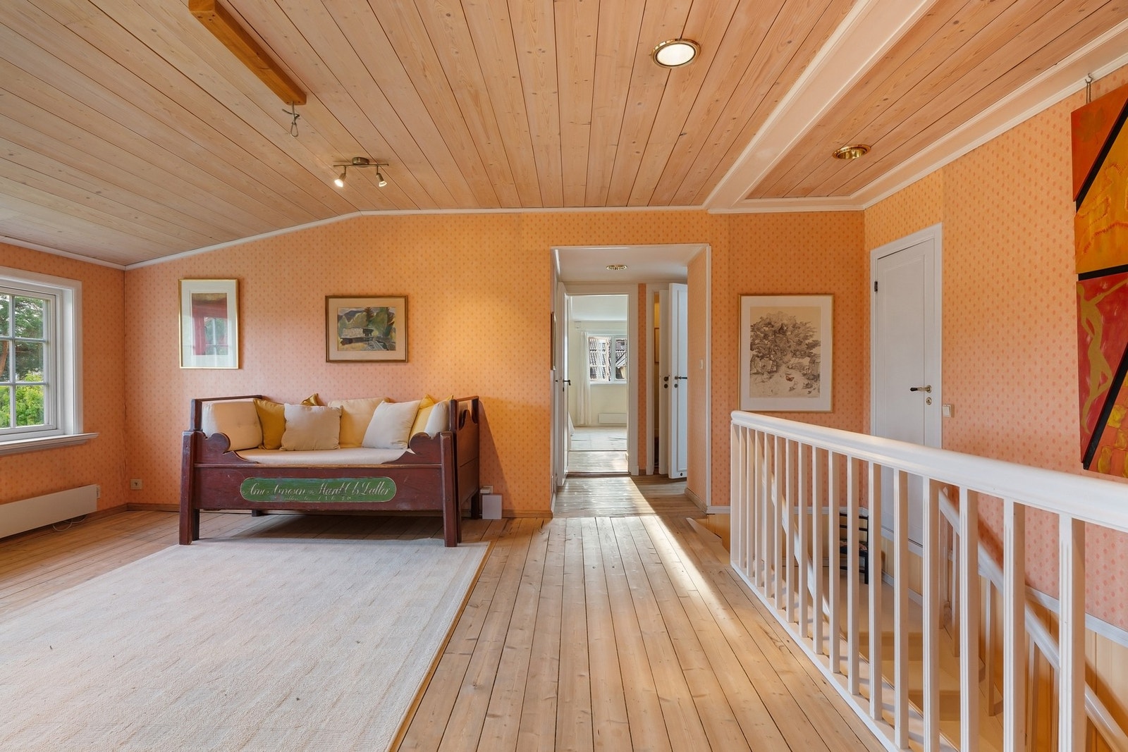 Stor loftstue, etasjen består av 4 soverom, 2 bad og toalett Galleribilde