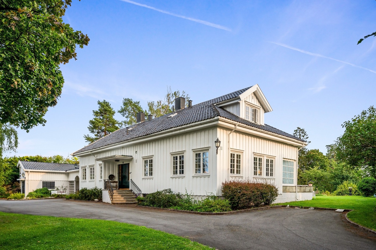 Velkommen til Strømsborgveien 18, presentert av Tinholt Eiendomsmegling. Galleribilde